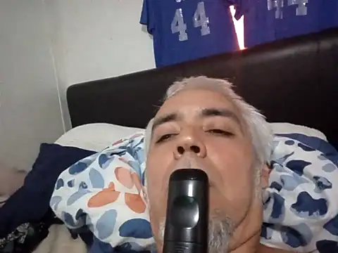 Xoc8  online show from September 8, 2025, 8:41 pm