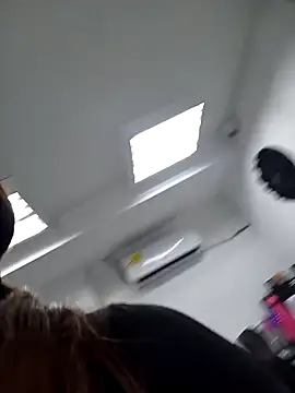 Snapshot of AnthonelaDuque chatting on October 6, 2025, 11:44 am AnthonelaDuque online show from October 6, 2025, 11:44 am