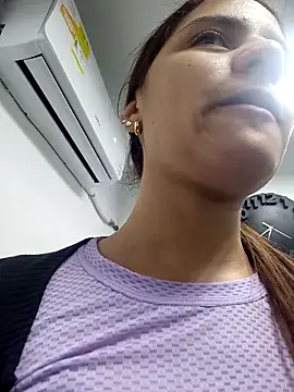 Snapshot of AnthonelaDuque chatting on March 19, 2025, 11:39 am AnthonelaDuque online show from March 19, 2025, 11:39 am