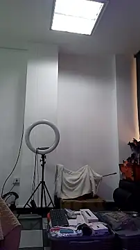 Snapshot of AnthonelaDuque chatting on November 13, 2025, 11:36 am AnthonelaDuque online show from November 13, 2025, 11:36 am