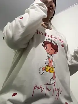 AnthonelaDuque online show from February 9, 2026, 11:41 am