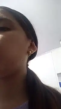 Snapshot of AnthonelaDuque chatting on November 6, 2025, 11:25 am AnthonelaDuque online show from November 6, 2025, 11:25 am