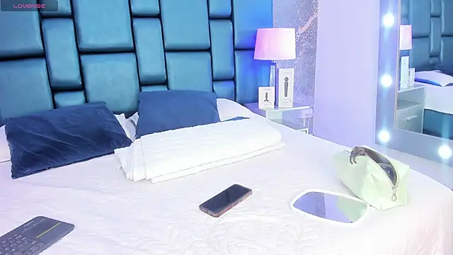 Snapshot of AnthonelaDuque chatting on September 10, 2025, 11:42 am AnthonelaDuque online show from September 10, 2025, 11:42 am