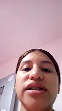 Snapshot of AnthonelaDuque chatting on November 5, 2025, 11:35 am AnthonelaDuque online show from November 5, 2025, 11:35 am