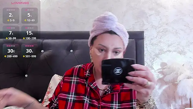 RaelleDarkstar online show from February 9, 2026, 11:52 am