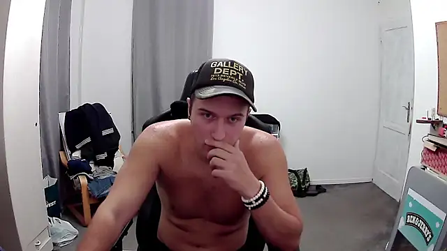 PKrisztian online show from October 1, 2025, 4:55 pm