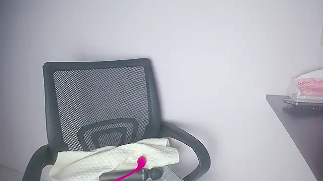 Baenee online show from March 16, 2025, 7:38 pm