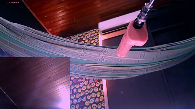 Snapshot of waterfalls_girl chatting on December 15, 2025, 2:12 pm waterfalls girl online show from December 15, 2025, 2:12 pm