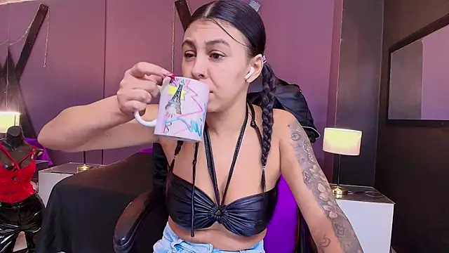 Snapshot of Juliet_Nasty chatting on March 14, 2025, 11:56 am Juliet Nasty online show from March 14, 2025, 11:56 am