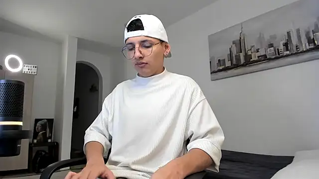 a lejandro 0 8 online show from March 11, 2025, 1:01 pm