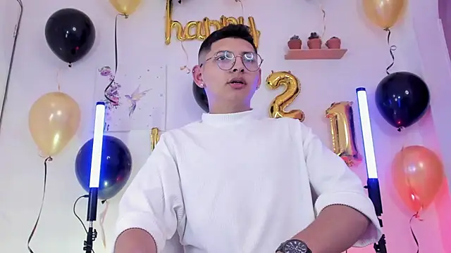 a lejandro 0 8 online show from February 19, 2025, 2:01 am