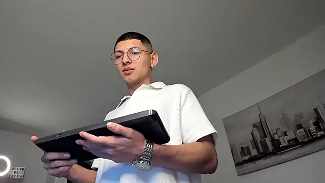 a lejandro 0 8 online show from March 13, 2025, 2:38 am