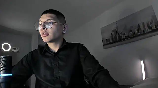 a lejandro 0 8 online show from March 15, 2025, 12:47 am