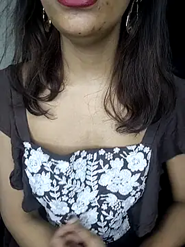 Leeeezzzz roy online show from February 15, 2025, 8:01 pm