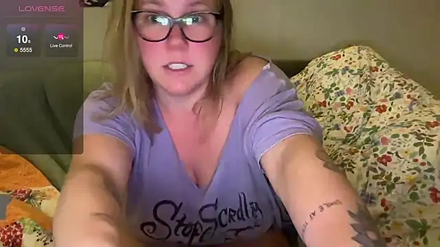 GlitterKitty108 online show from November 18, 2025, 10:29 am