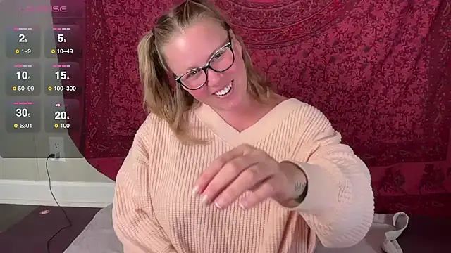 GlitterKitty108 online show from October 25, 2025, 1:23 pm