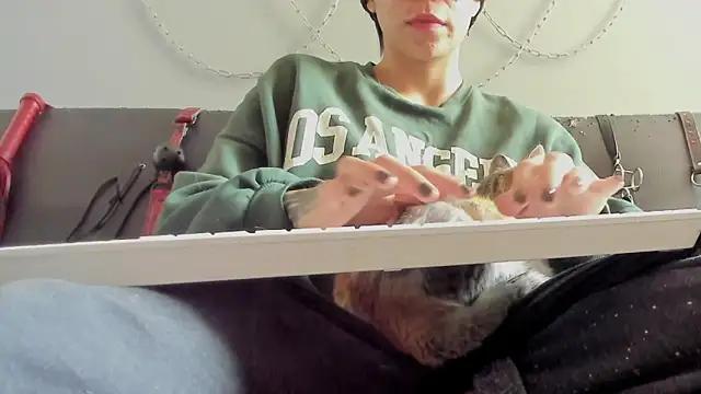 K Intraven0us online show from September 12, 2025, 5:24 pm