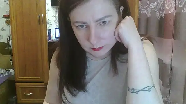 SophieNightAh online show from February 3, 2025, 4:20 pm