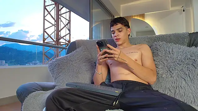 Snapshot of dustin_daimond333 chatting on November 6, 2025, 10:47 pm dustin daimond333 online show from November 6, 2025, 10:47 pm