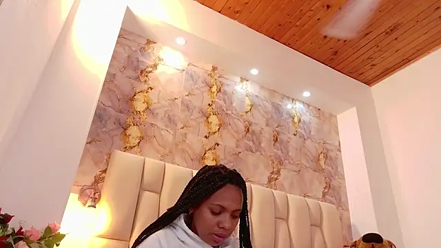 lia mariana online show from November 15, 2025, 1:37 pm