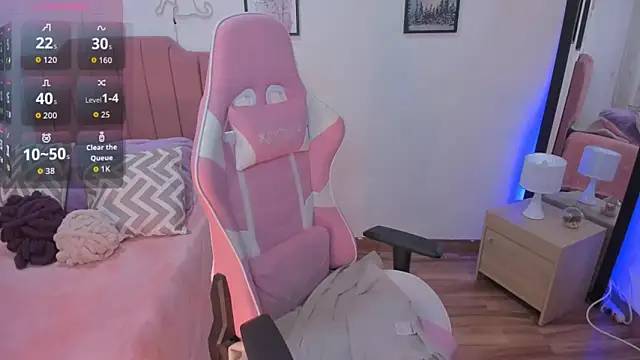 Amy joones online show from November 17, 2025, 1:37 pm