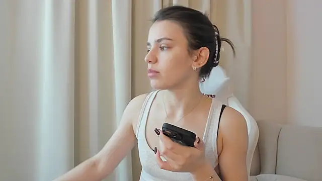 SuzyJamess online show from December 21, 2024, 1:47 am