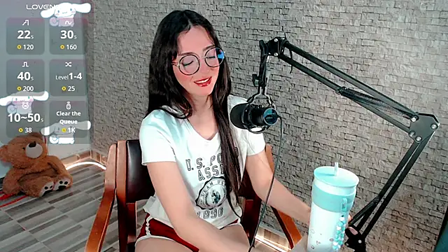 Snapshot of emma_unu chatting on June 26, 2026, 2:50 am emma unu online show from June 26, 2026, 2:50 am