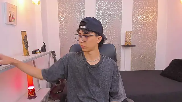 Nikolay Gregori online show from October 10, 2025, 4:35 am