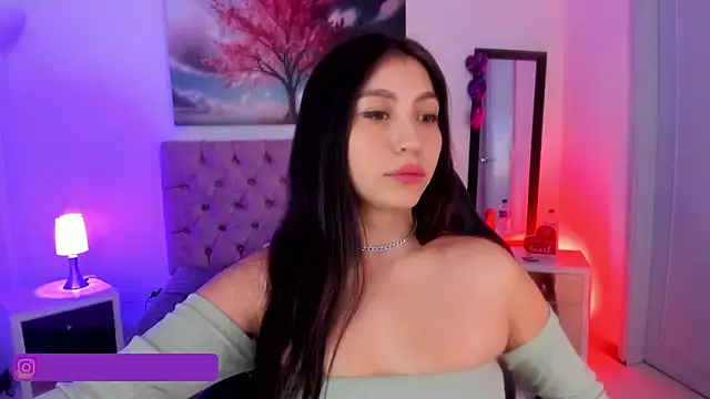 Julianaa Castro  online show from March 4, 2025, 11:51 am