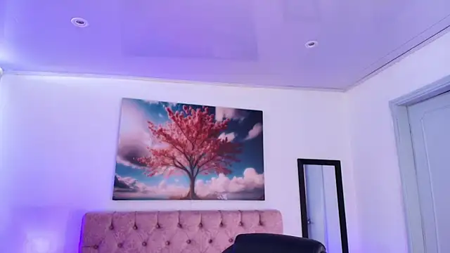 Julianaa Castro  online show from December 2, 2025, 1:57 pm