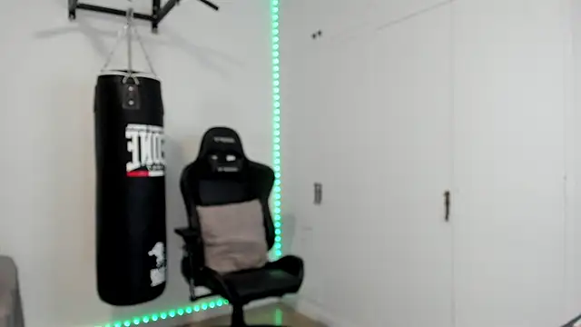 dan01  online show from April 12, 2026, 6:16 am