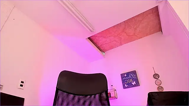 CandyLatinHott online show from March 3, 2025, 5:16 am