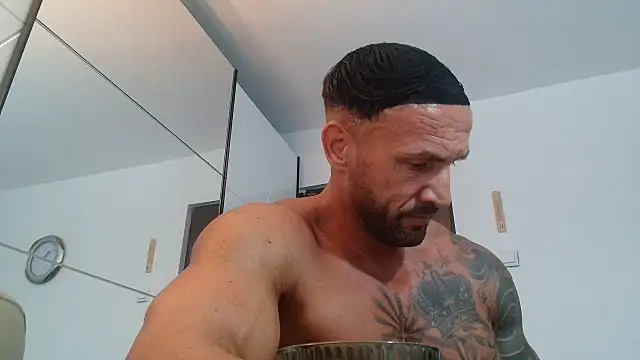 Magnificmuscles89 online show from July 18, 2026, 8:12 am
