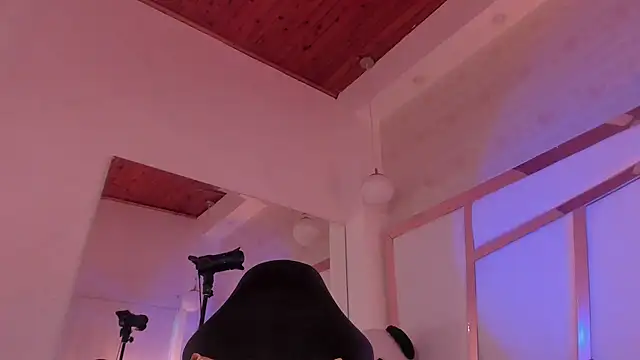 kitty roouse online show from April 11, 2026, 7:56 am