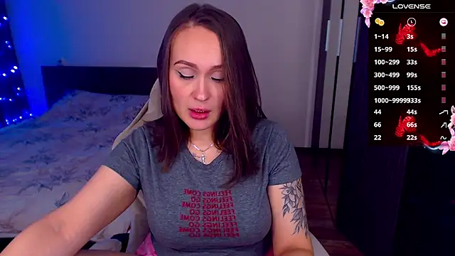 Cutie-Melanie online show from November 9, 2025, 8:24 pm