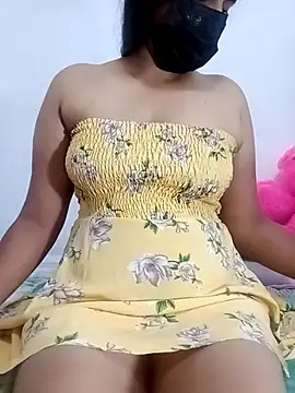 Snapshot of SLZAARA chatting on November 5, 2025, 8:12 pm SLZAARA online show from November 5, 2025, 8:12 pm