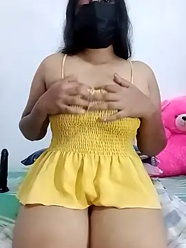 Snapshot of SLZAARA chatting on October 28, 2025, 8:19 pm SLZAARA online show from October 28, 2025, 8:19 pm