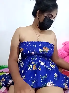 Snapshot of SLZAARA chatting on December 2, 2025, 8:21 pm SLZAARA online show from December 2, 2025, 8:21 pm