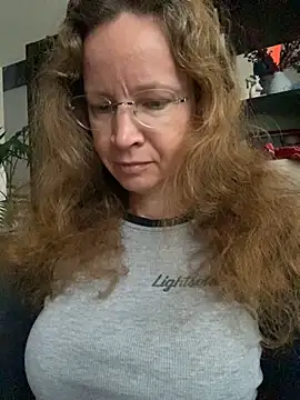 AnnikaRose online show from October 8, 2025, 6:04 am