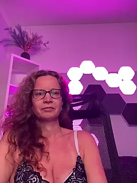 Snapshot of AnnikaRose chatting on May 25, 2026, 7:40 am AnnikaRose online show from May 25, 2026, 7:40 am