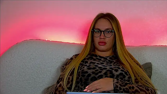 MariaNeumann online show from March 19, 2025, 9:28 am