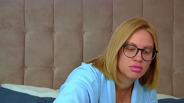 MariaNeumann online show from October 9, 2025, 6:36 am