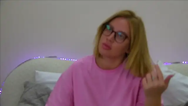 MariaNeumann online show from September 21, 2025, 6:35 pm