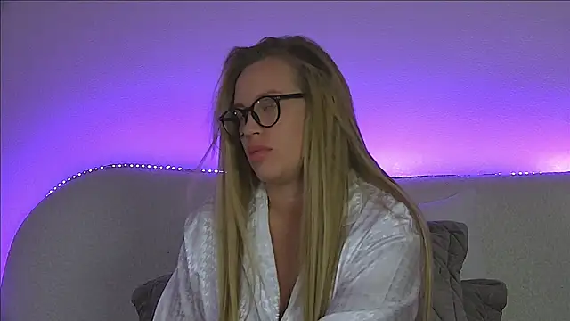 MariaNeumann online show from March 16, 2025, 9:37 pm