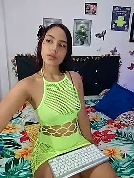 Snapshot of pleasure_and_fantasy chatting on September 24, 2025, 8:15 pm pleasure and fantasy online show from September 24, 2025, 8:15 pm