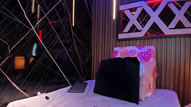 Kloe Suarez  online show from October 20, 2025, 8:53 pm