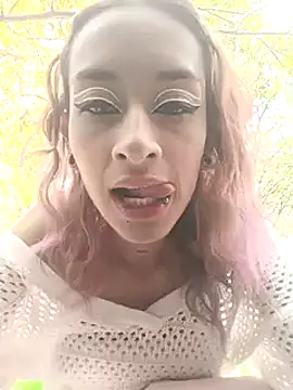 Snapshot of Rob_and_lizzy chatting on December 4, 2024, 6:11 pm Rob and lizzy online show from December 4, 2024, 6:11 pm