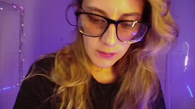 Giia paiige18 online show from November 27, 2025, 12:11 am