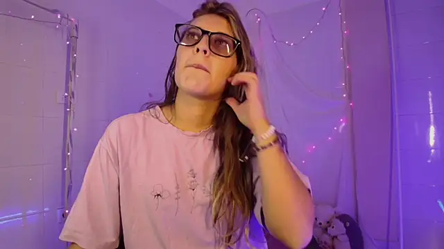 Giia paiige18 online show from October 8, 2025, 12:45 am