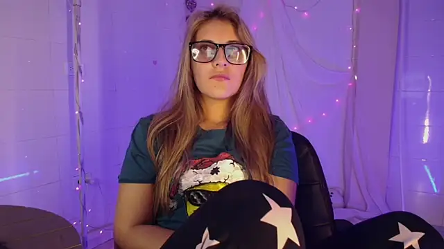 Giia paiige18 online show from December 2, 2025, 1:17 am